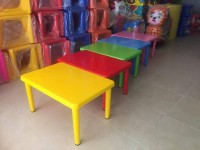 میز پلاستیکی کودک شیراز؛ مربعی گرد محکم 2 طرح ساده عروسکی