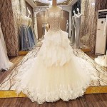 لباس عروس خارجی؛ پارچه شاین دار 2 مدل پفی دنباله دار