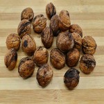 گردو کاغذی خشک walnuts پوست آجری پروتئین امگا 3 فسفر منگنز