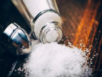 نمک خوراک طیور؛ ترکیب NaCl شکری پودری سفید خالص رگه دار