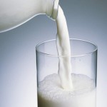 شیر میامی قبل از خواب برای بدنسازان + بهترین زمان مصرف