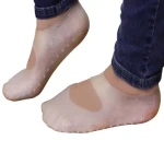 مزایایی استفاده از جوراب سیلیکونی ترک پا برای رفع خشکی کف پا