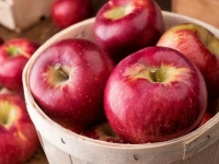 خرید سیب درختی صادراتی قرمز با قیمت استثنایی