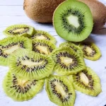 کیوی خشک با پوست؛ سبز روشن طعم ترش حاوی 32 درصد فولات Kiwi
