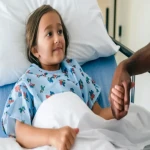 لباس بیمارستانی بچه گانه؛ ساده طرح دار (زرد آبی صورتی) ضد حساسیت