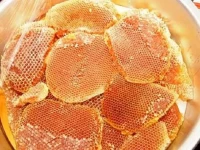 قیمت عسل کوهی با موم + خرید