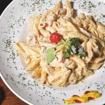 پاستا آلفردو با مرغ و قارچ؛ آرد گندم ویتامین (کربوهیدرات پروتئین A) سبزیجات Italy