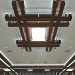 سقف کاذب قهوه ای؛ مسطح برجسته طرح دار ساده 3 جنس (کناف چوبی آلومینیومی)