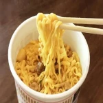نودل لیوانی کره ای noodle طعم تند بسته بندی + حمل آسان