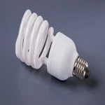 لامپ کم مصرف سرپیچ شمعی؛ پخش نور یکنواخت مناسب پذیرایی اتاق خواب