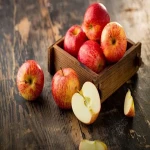 سیب بازار ارومیه؛ ریز درشت رنگ (سبز قرمز) طعم ترد Apple