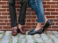 کفش کالج مردانه چرم طبیعی ( لوفر) ضد تعریق بدون بند دو رنگ مشکی قهوه ای