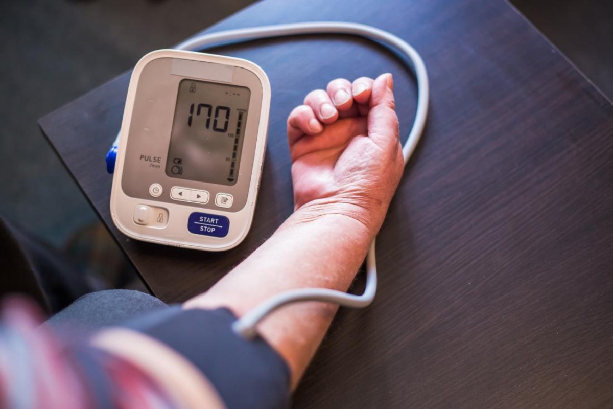 مشخصات دستگاه فشار خون امرون m6