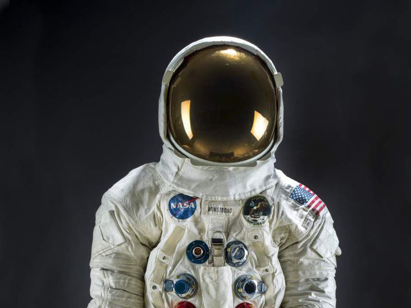 مشخصات لباس فضانوردی ناسا