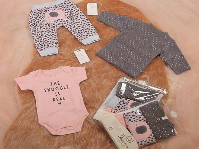 مشخصات لباس نوزاد پنج ماهه دختر