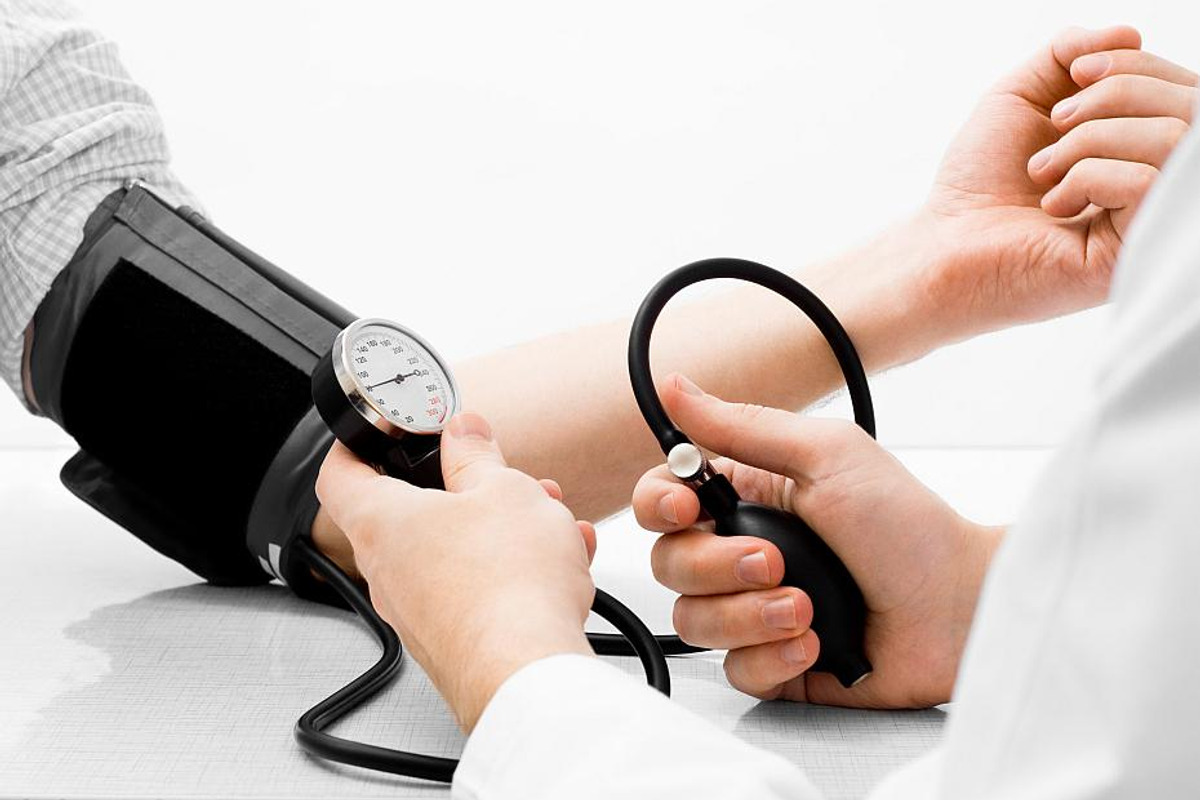 مشخصات دستگاه فشار خون medel