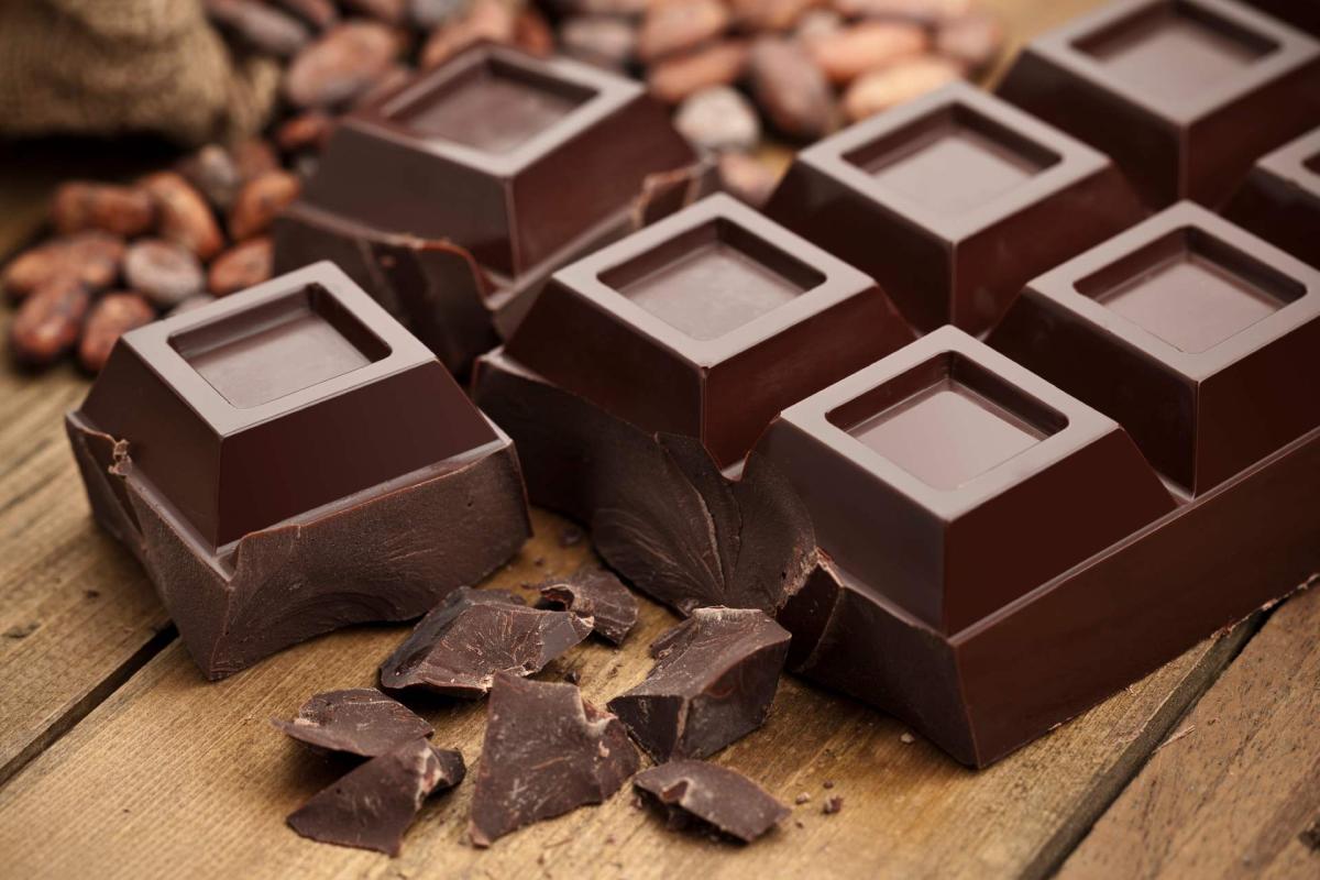 خرید شکلات تلخ تاریخ مصرف گذشته