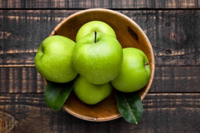 سیب پاییزی؛ شفاف درشت فاقد مواد شیمیایی آهن فیبر منزنیم Vitamin B