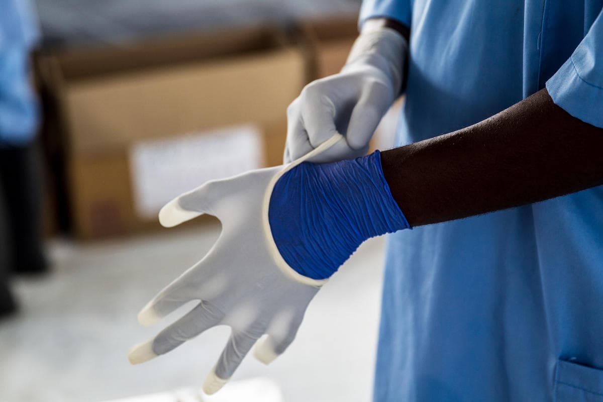 دستکش پزشکی لاتکس؛ یکبار مصرف پودری 3 رنگ سفید مشکی آبی
