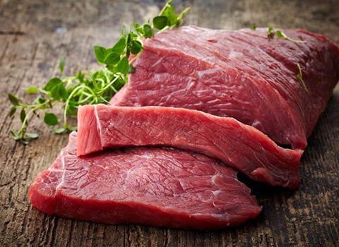 گوشت شترمرغ کبابی؛ فیله ای تکه ای چرخ شده شیرین حاوی ویتامین B