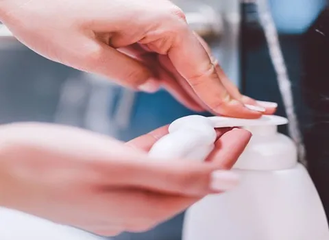 چگونه با صابون مایع دستشویی با کیفیت و مقرون به صرفه درست کنیم؟