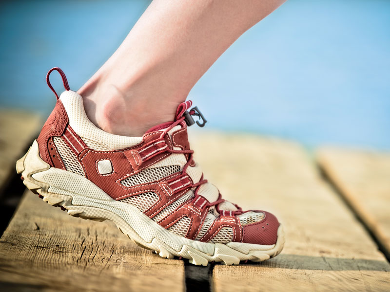 مشخصات کفش ورزشی سالنی فوتسال