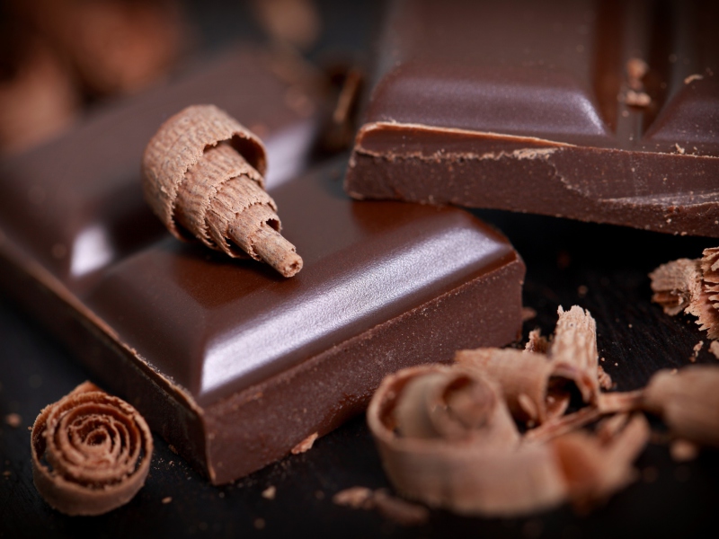 مشخصات شکلات تلخ ۷۲ درصد شیرین عسل