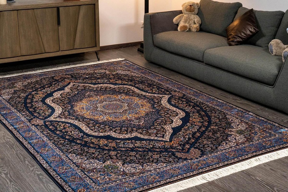 فرش ایرانی رنگ روشن.