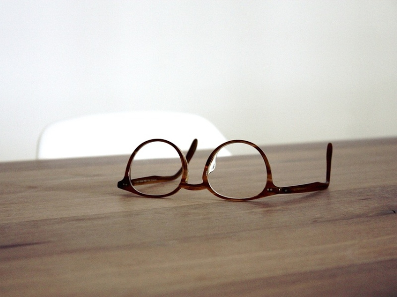 مشخصات شیشه عینک فتو