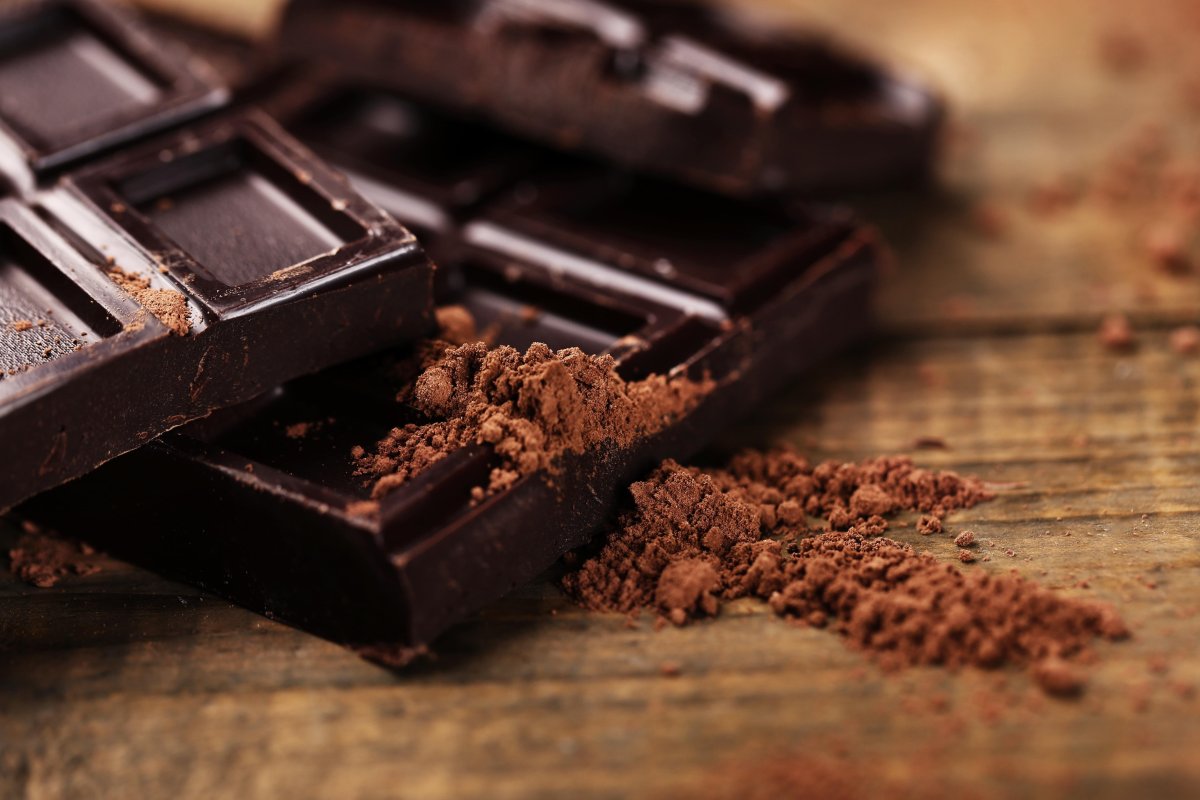 مشخصات شکلات تلخ تاریخ مصرف گذشته