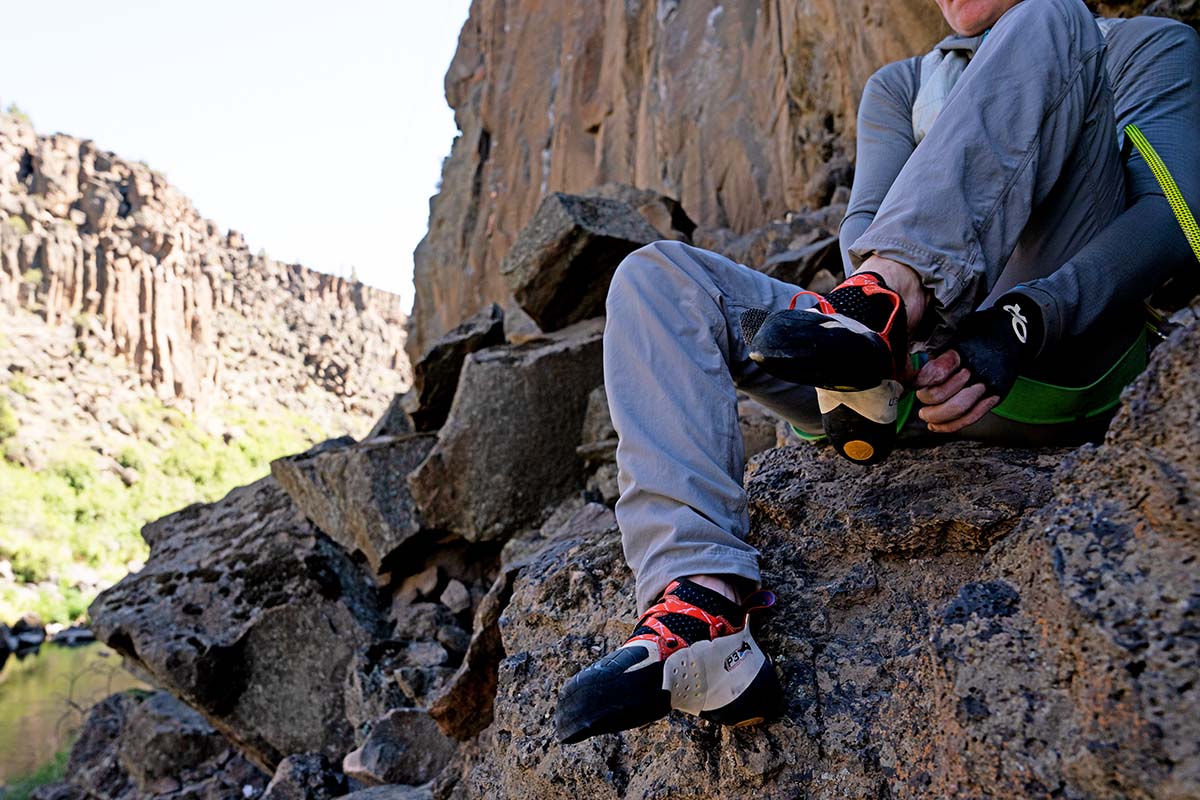 مشخصات کفش کوهنوردی لوا زنانه