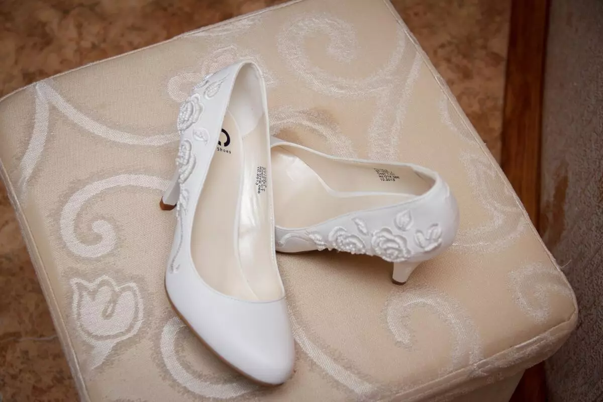 مشخصات کفش عروس پاشنه کوتاه