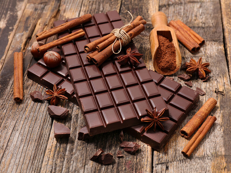 مشخصات شکلات تلخ شیرین عسل 85