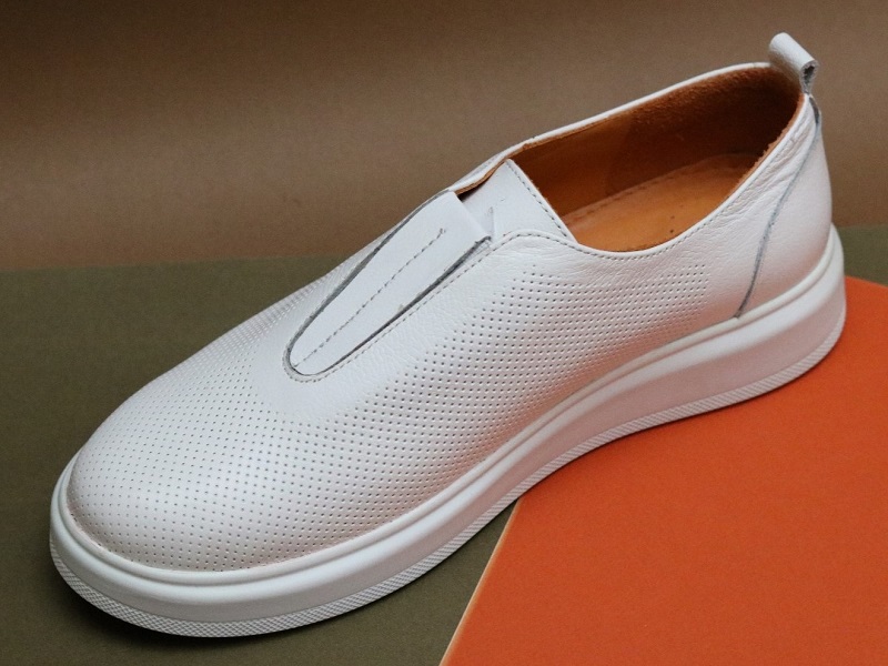 ویژگی کفش اسپرت زنانه سفید