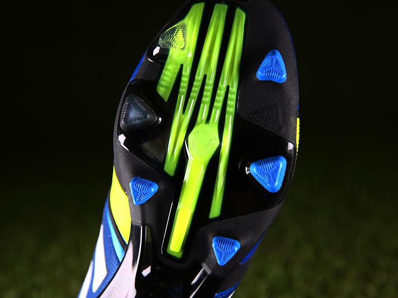مشخصات کفش فوتبال مسی