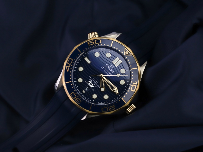 مشخصات ساعت omega x swatch