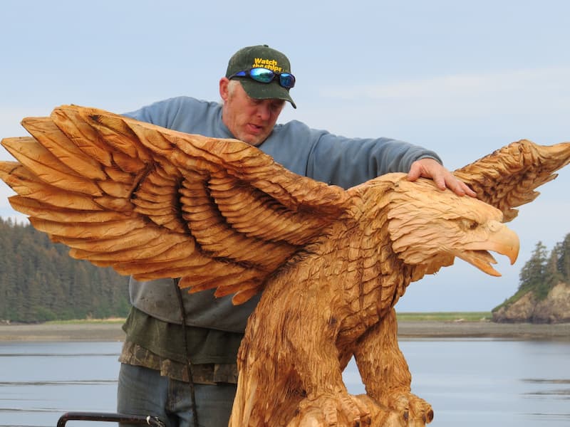 مجسمه چوبی عقاب