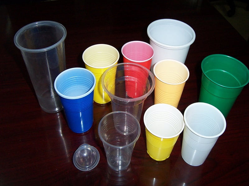 لیوان یکبار مصرف پلاستیکی