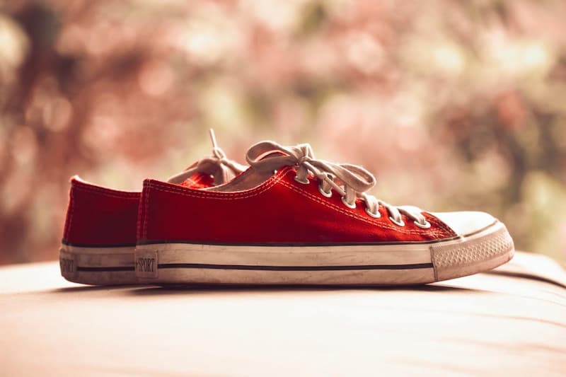 کفش قرمز اسپرت دخترانه