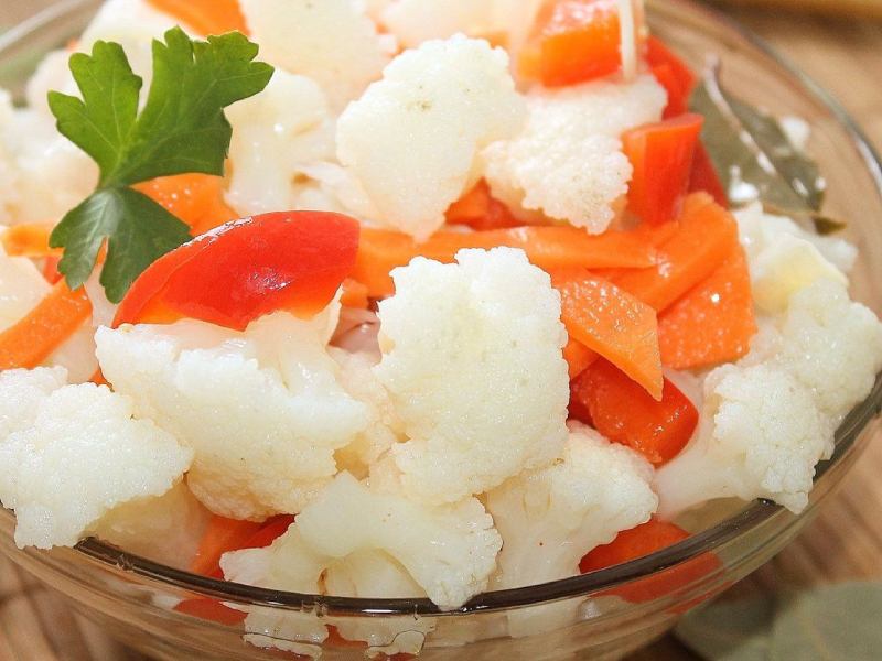 ترشی گل کلم سفید با هویج 