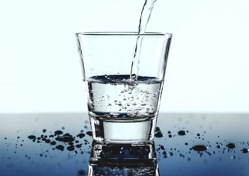 آب مقطر باز است یا اسید