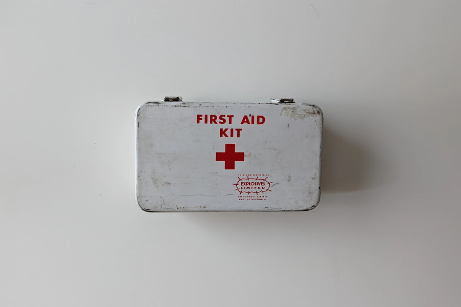 جعبه کمک های اولیه لوازم پزشکی