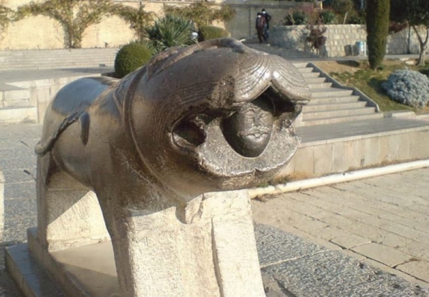 مجسمه شیر سنگی اصفهان