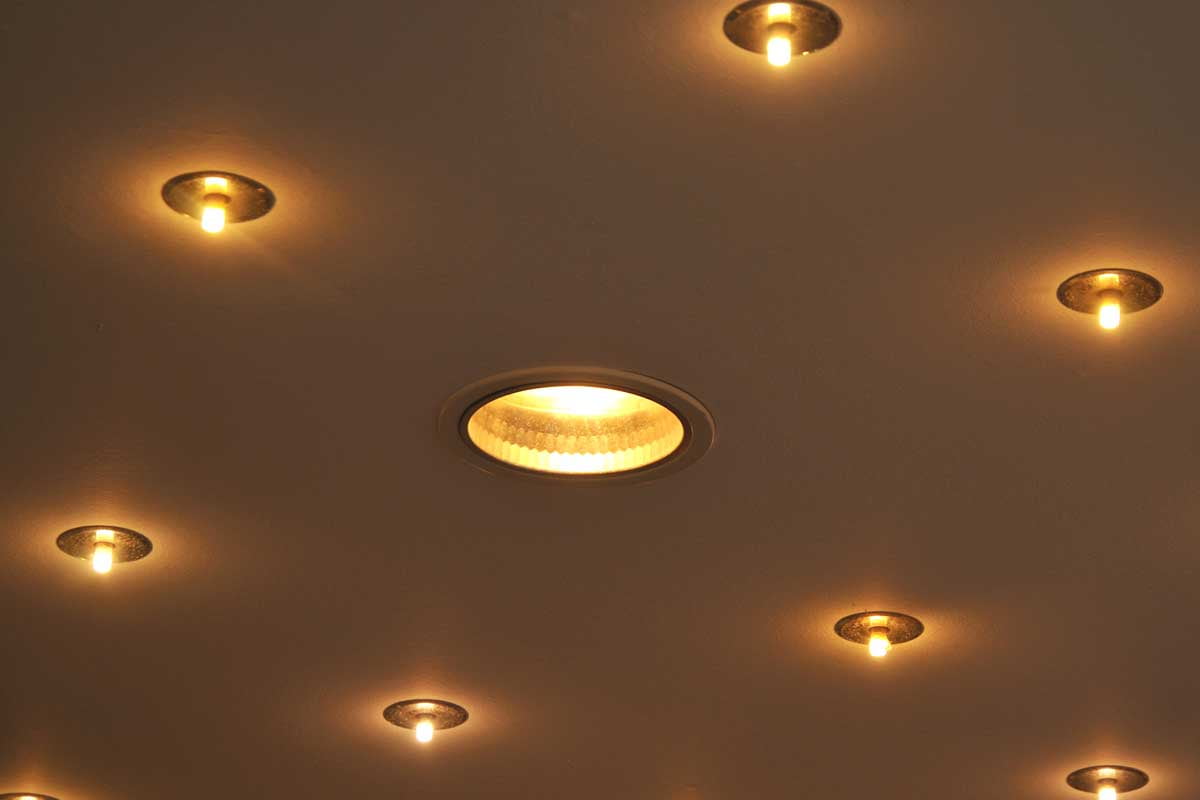 لامپ هالوژن سقفی پر نور