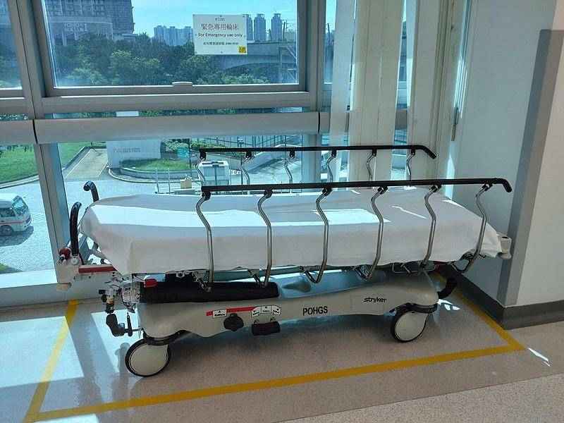 تخت بیمارستانی سه شکن