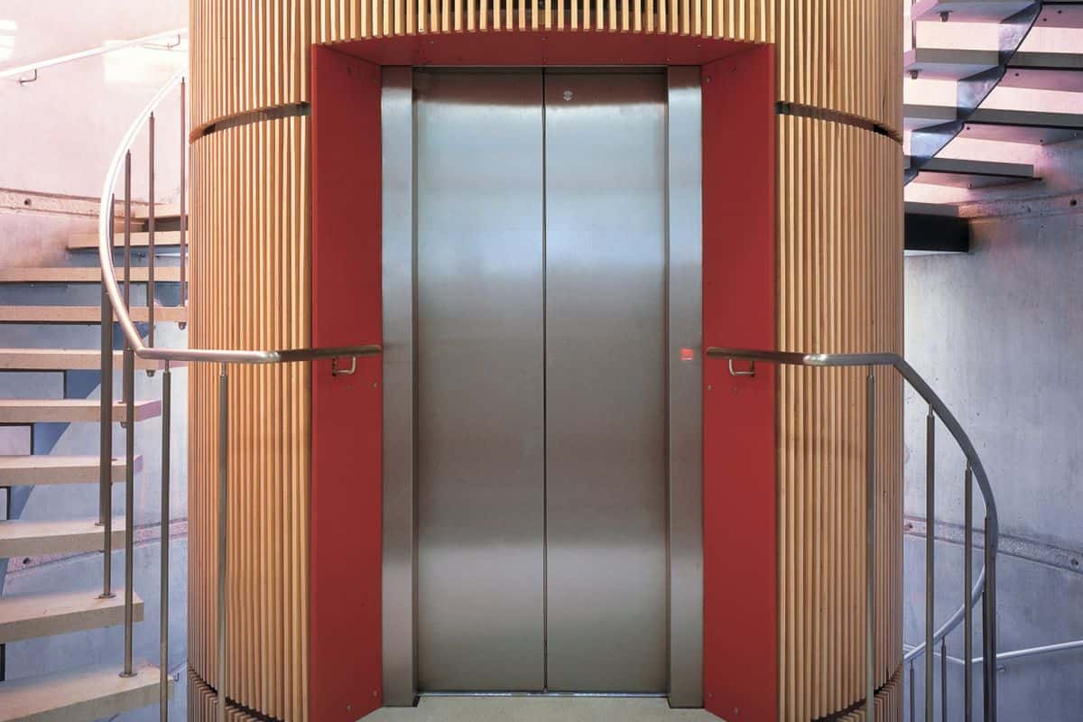 آسانسور هیدرولیک 110
