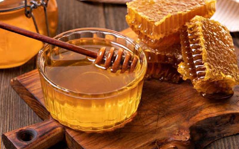 عسل با موم چوبی