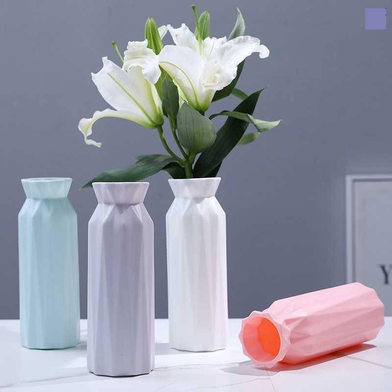 گلدان پلاستیکی سفید