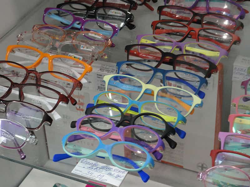 عینک طبی نوجوان