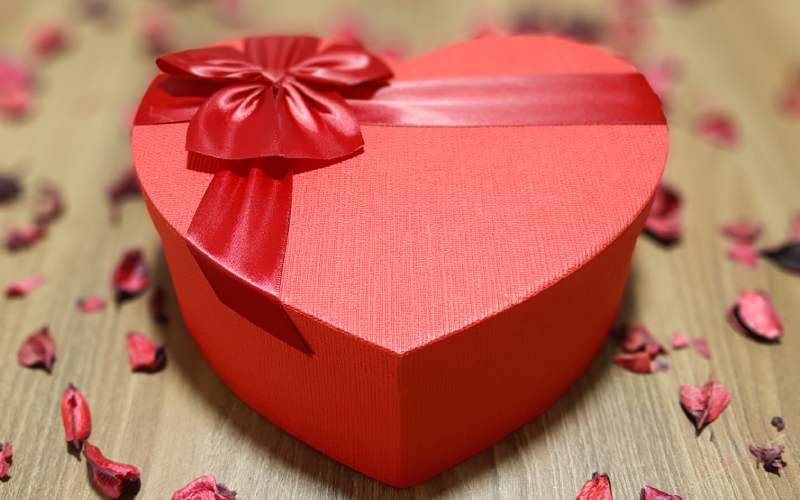 جعبه کادو قلبی قرمز